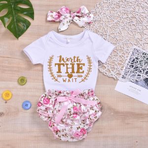 Ensemble pyjama fleuri pour bébé