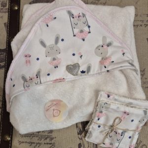 Cape de bain bébé avec 2 lingettes assorties