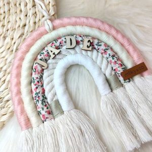 Arc en ciel rose fleuri