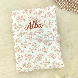 Protège carnet de santé fleuri rose