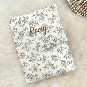 Protège carnet de santé fleuri gris taupe