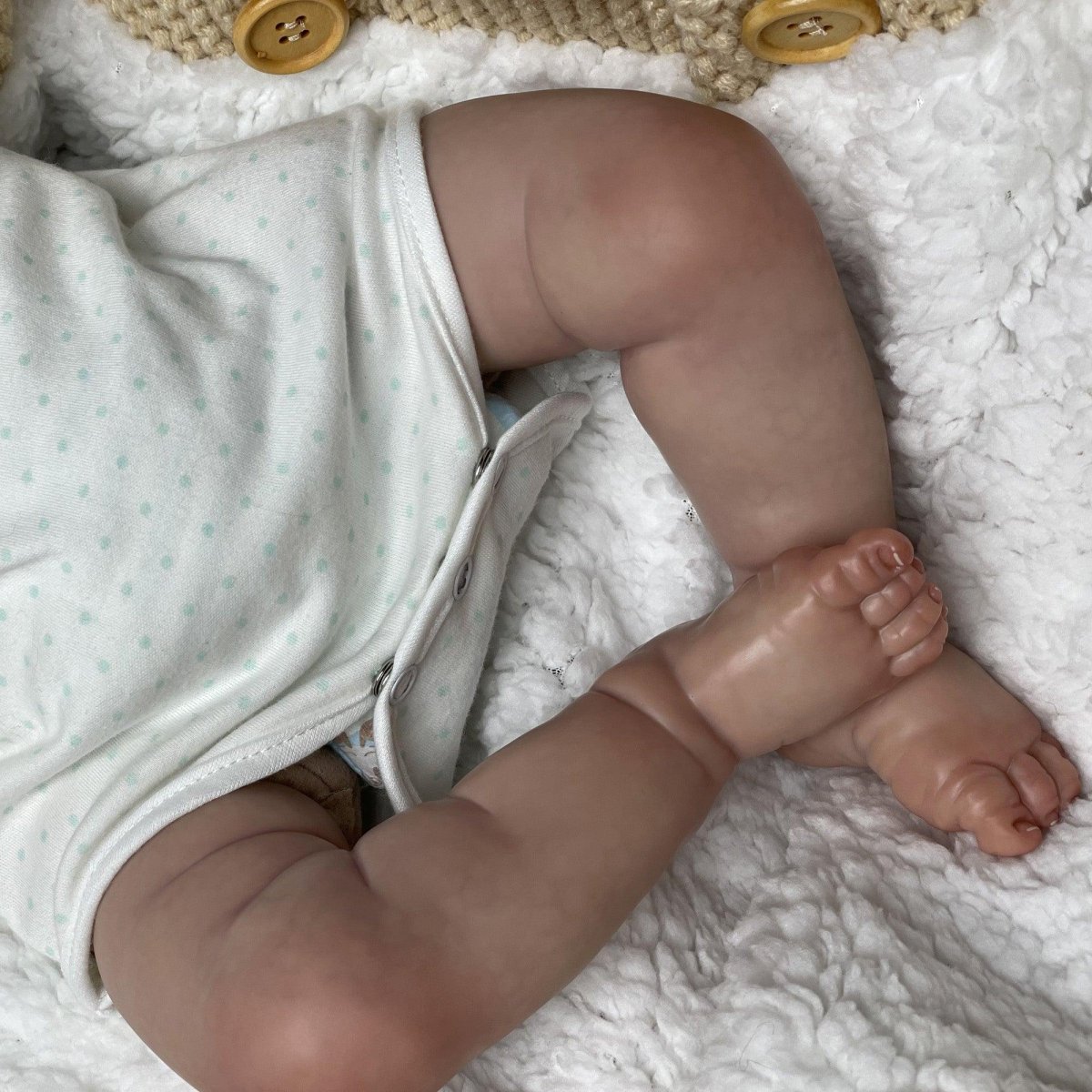 Bébé reborn garçon avec les yeux fermés - Léo – Image 8