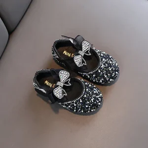 Ballerine fille avec perle et noeud