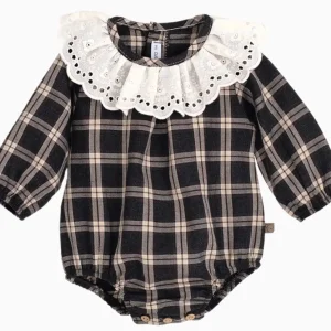 Barboteuse bébé fille carreaux et collerette brodée – Gris