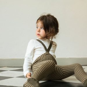 Collants à bretelles avec pieds | Rayures Seaweed/Peanut – Silly Silas