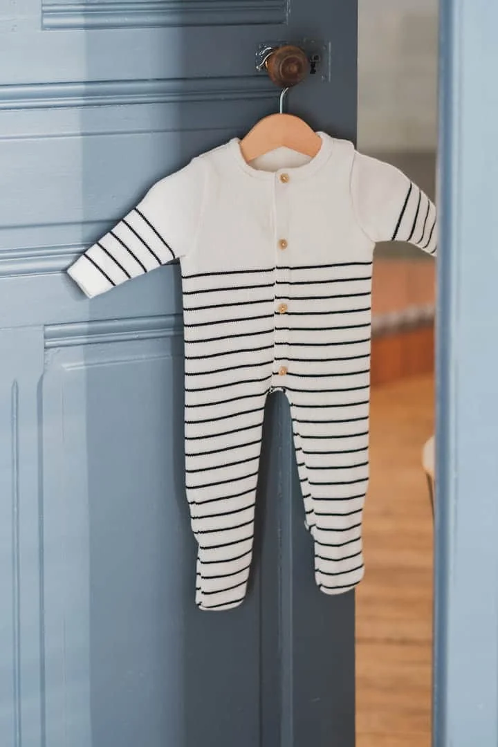 Combinaison à pieds – Collection «Petits Marins» – Image 4