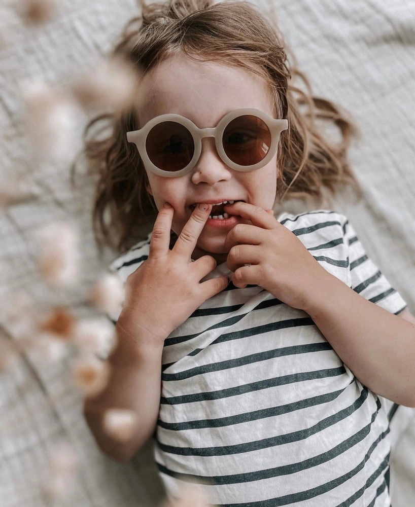 Lunettes de soleil enfant | Beige – Babymocs – Image 5