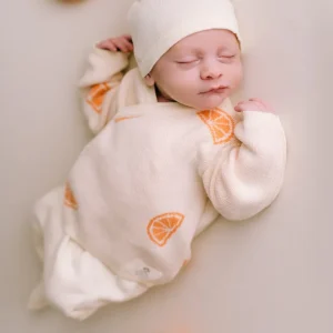 Pochon de Naissance imprimé Oranges (pull, legging & bonnet) Ecru