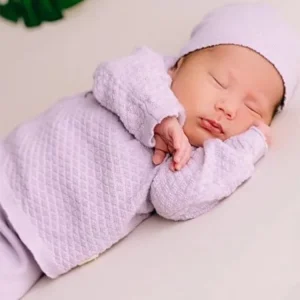 Pochon de Naissance imprimé Lilas (pull, legging & bonnet) Violette