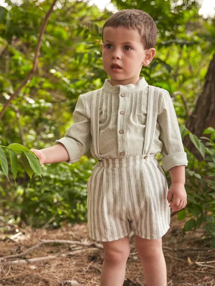Ensemble bébé chemise et short à bretelles – Gris pâle – Image 2