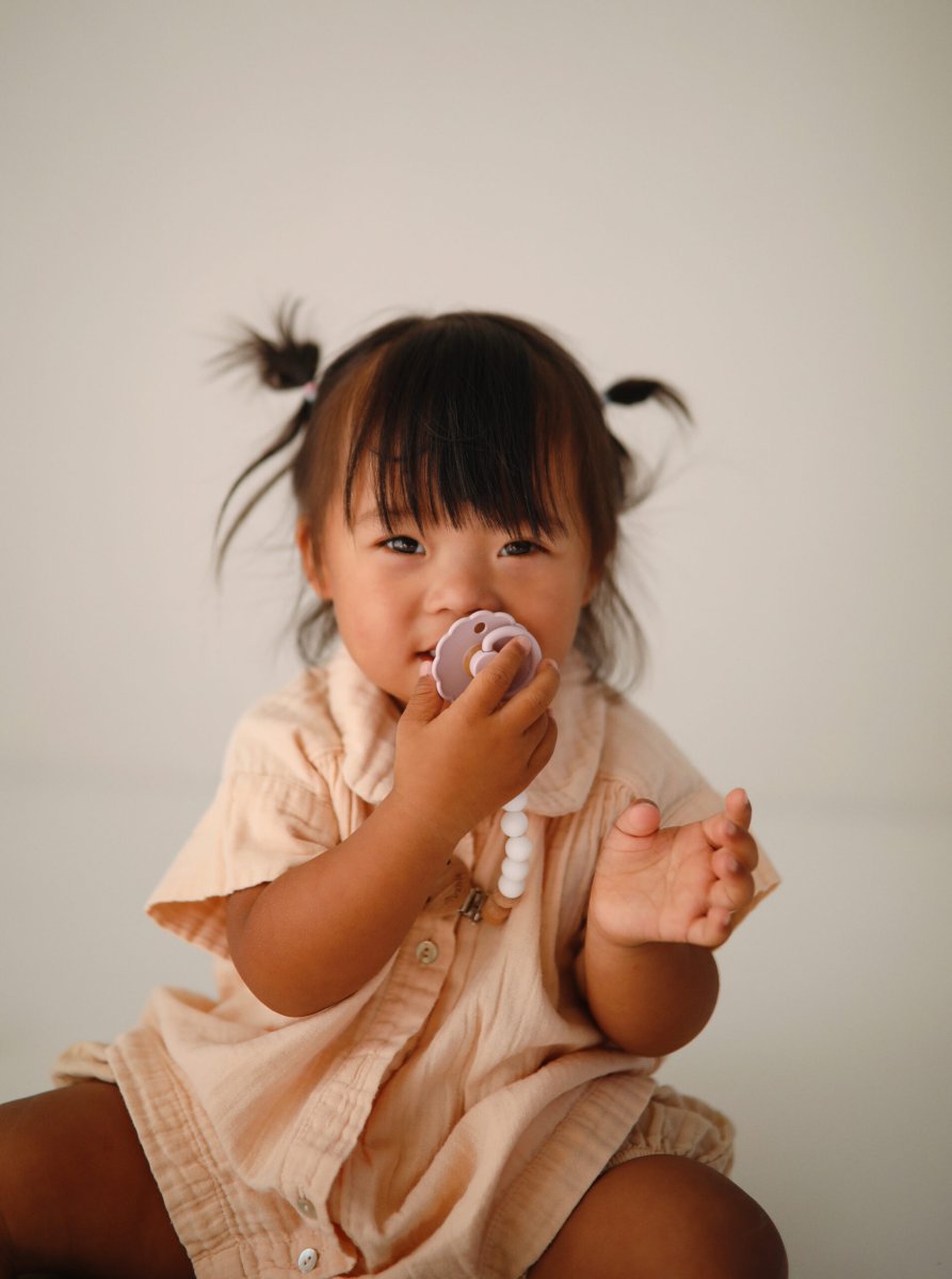 Tétine Frigg Daisy | Latex – Soft lilac – Image 3